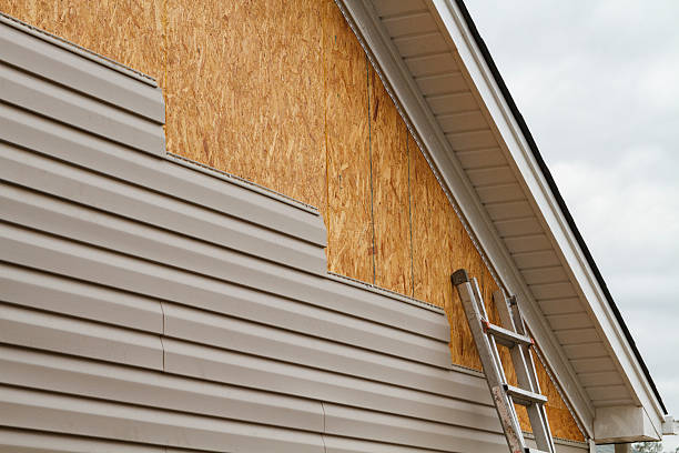 Professional Siding Installation technician working in Mantua, NJ